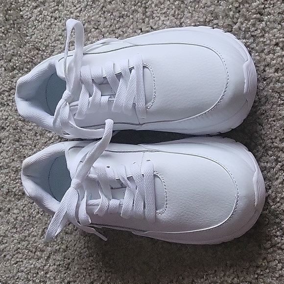 Infinity by Cherokee, White Healthcare shoe, Size 7 - Picture 2 of 6